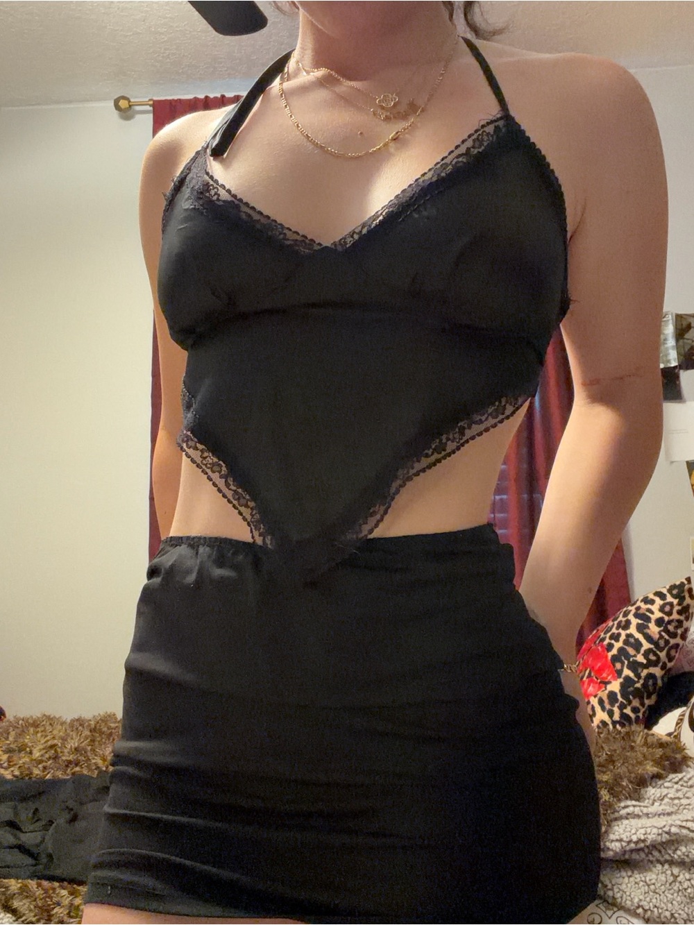 SHEIN Black Lace-Trim Halter Handkerchief Crop Top